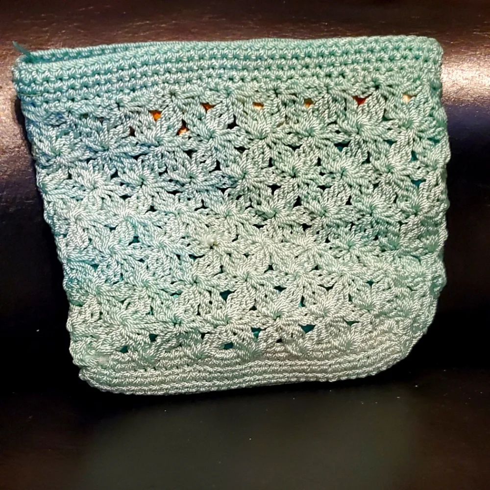 Crochet Make-Up Pouch [Free gift w/ purchase]